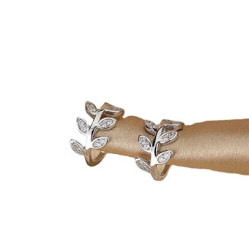 1 hot selling and cute metal foil ear clip suitable for women and girls no fake perforated ear tips no perforated ear tips W241017