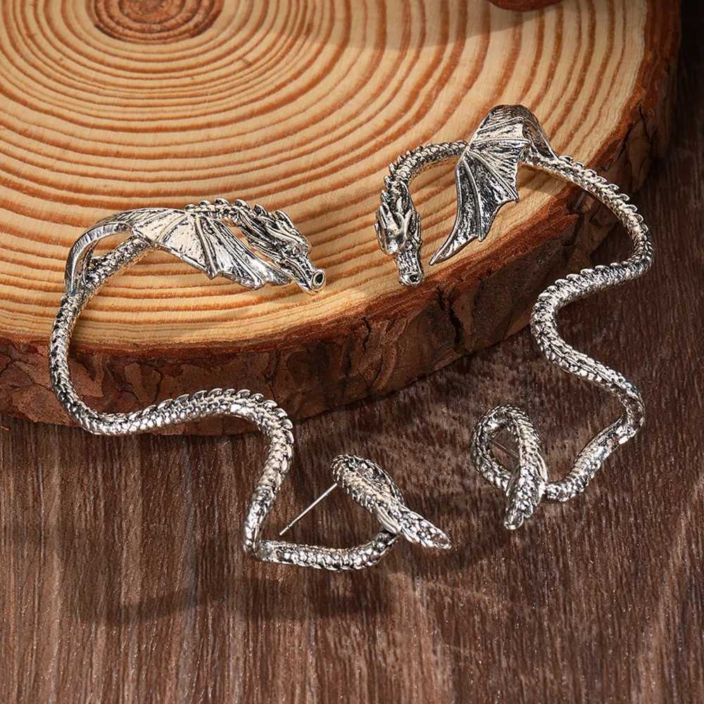 New Fashion Gothic Punk Retro Metal Wing Flying Dragon Earrings Cuff Earrings Suitable for Womens Party Jewelry W241017
