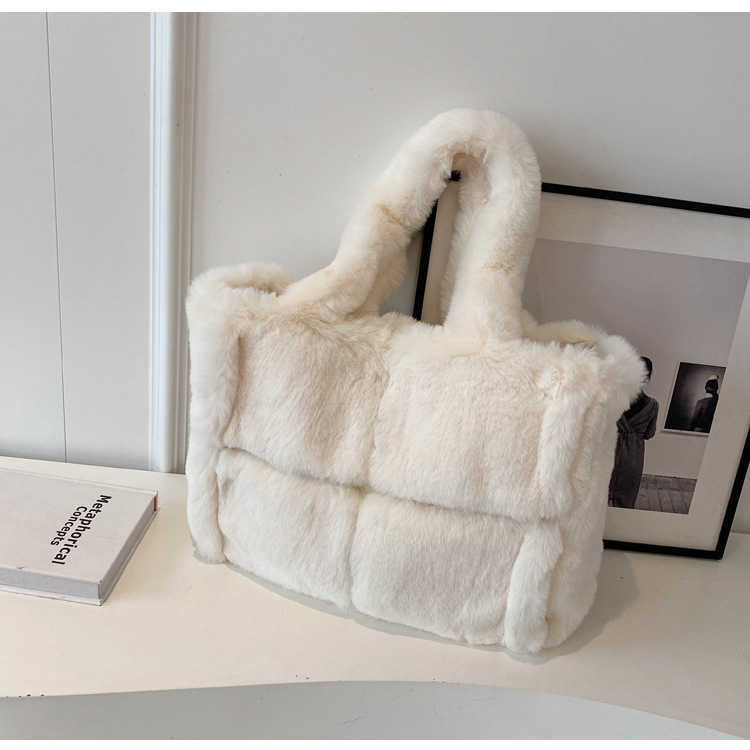 Large capacity plush bag women autumn winter versatile plush tote bag, internet famous commuting shoulder bag 241015