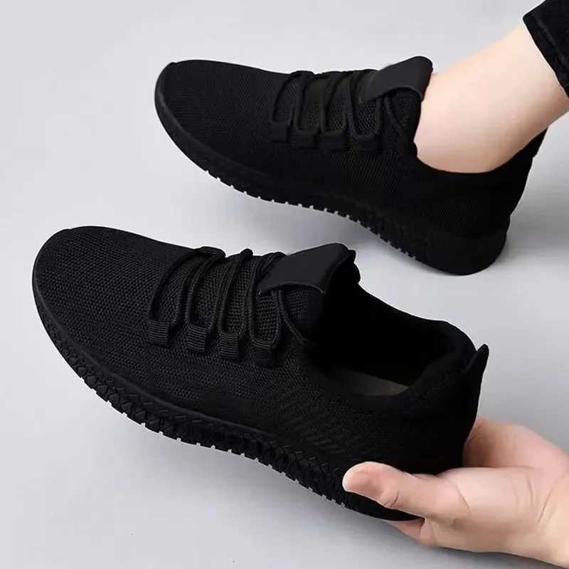 Womens breathable and anti slip platform fashionable new casual shoes Korean running shoes black sports shoes womens 2024 autumn Y241017