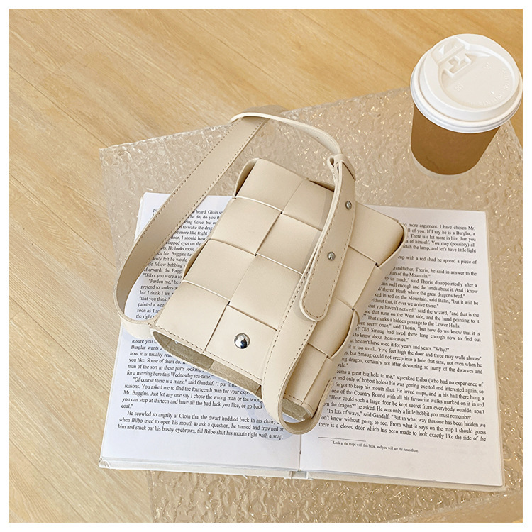 Small niche design for women new shoulder casual fashion crossbody bag, minimalist phone bag