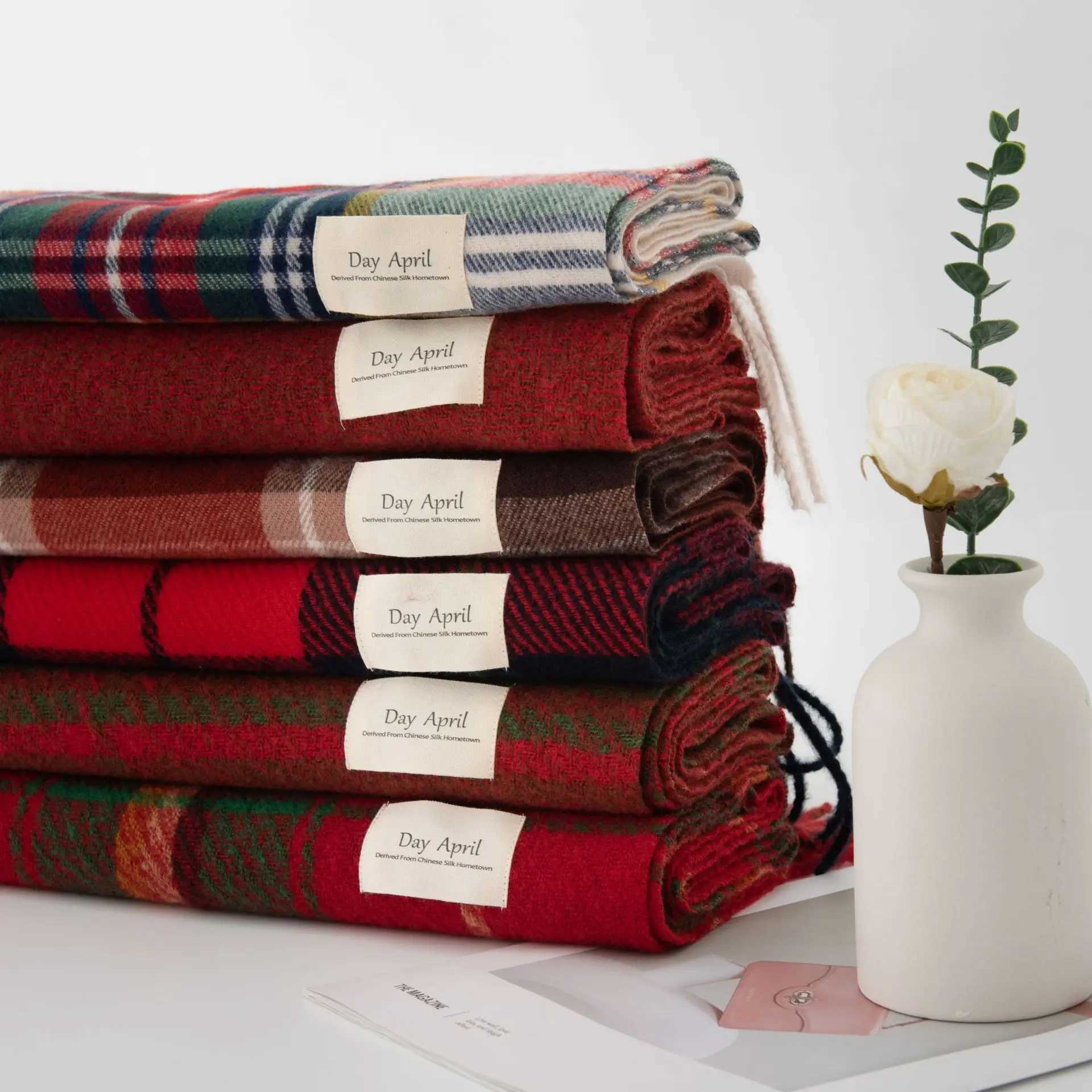 Doiaeskv Christmas Red Checkered Scarf Winter Versatile Scarf Wens High End Scarf Warm Shark X2410171