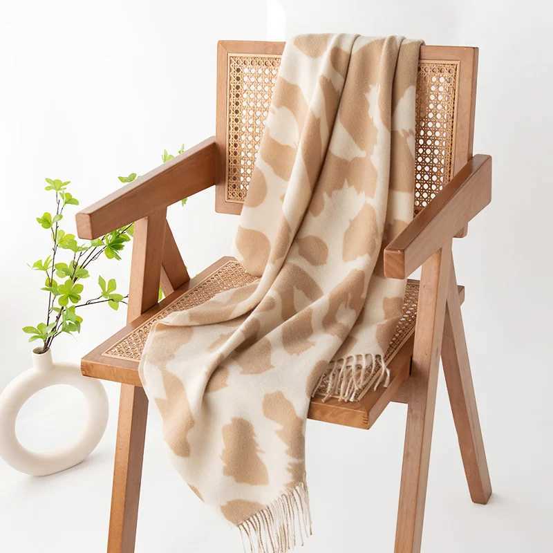 Fashionable brown leopard print Winter warm scarf outdoor headscarf tassel long shawl cashmere Pashmina headscarf X241017