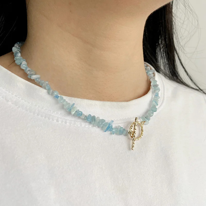 Bohemian treatment jewelry blue aquamarine necklace natural gravel chip bead necklace mens and womens suffocating fashion accessories 241017