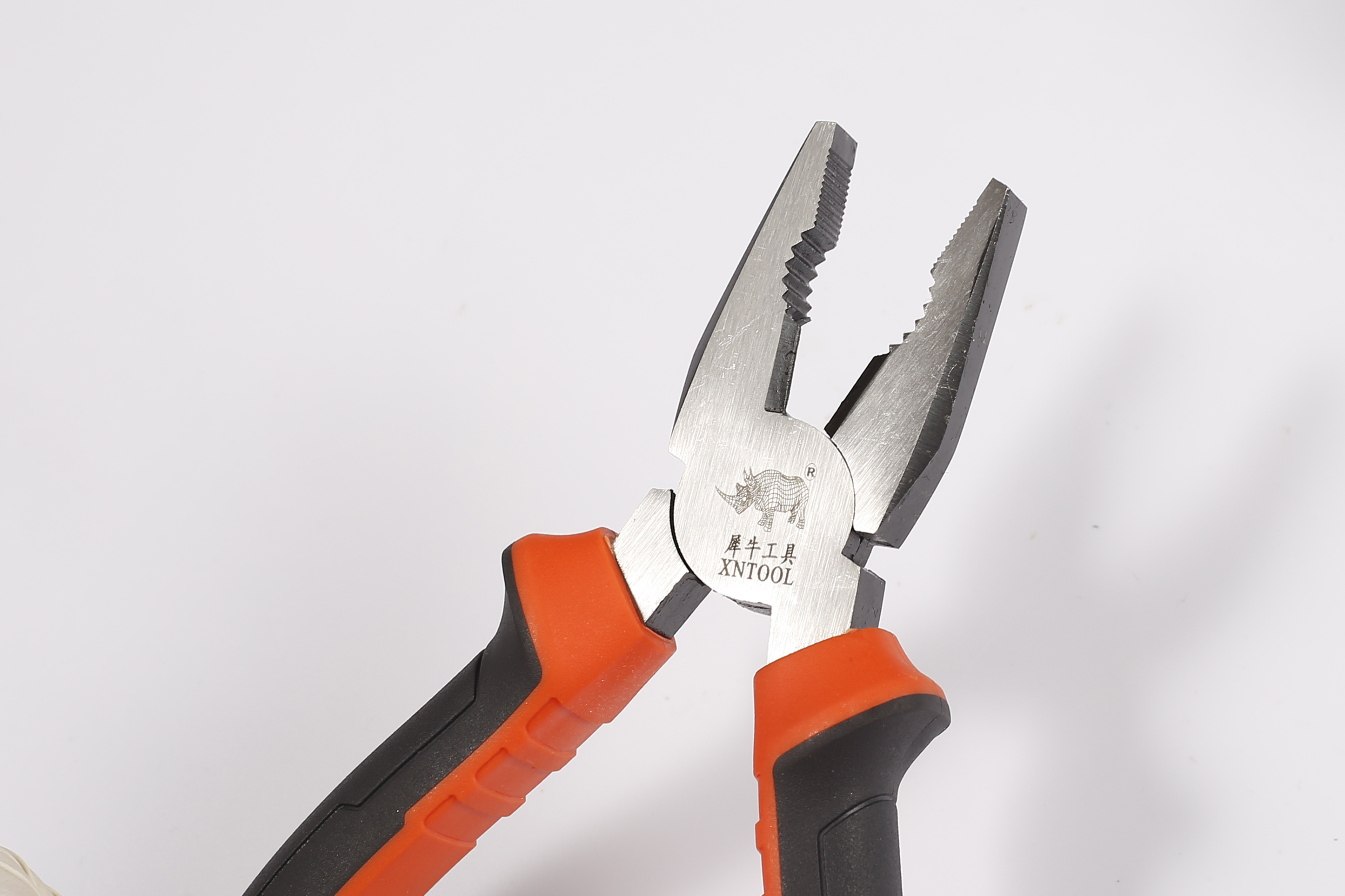 European pliers The surface of the red black TPR handle is treated with precision polishing after blackening