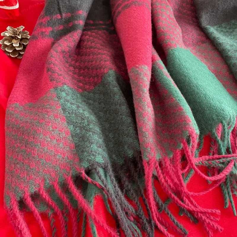 Fashionable Christmas style checkered scarf used for retro trends imitating cashmere warm tassel scarf shawl clothing accessories X241017