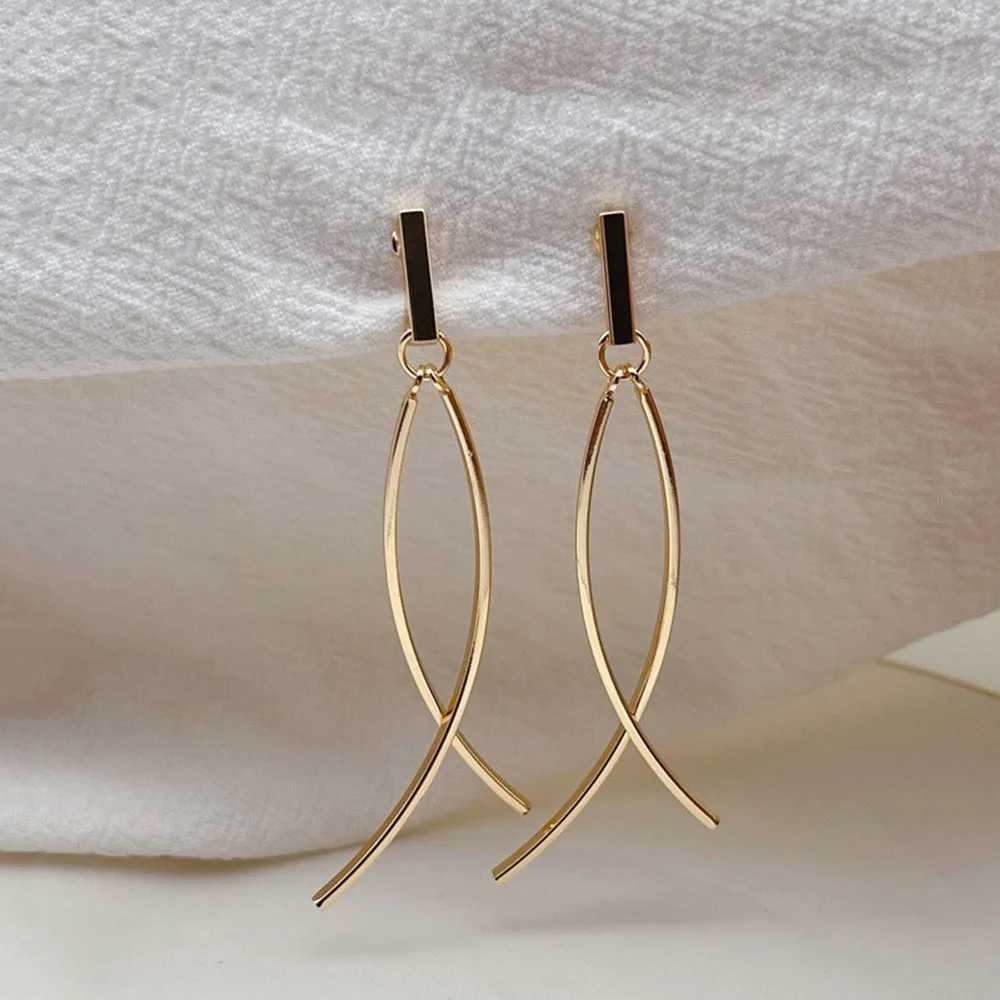Non perforated gold geometric irregular clip on womens earrings metal jewelry earrings cuff earrings Boucle DOreille womens earrings W241017