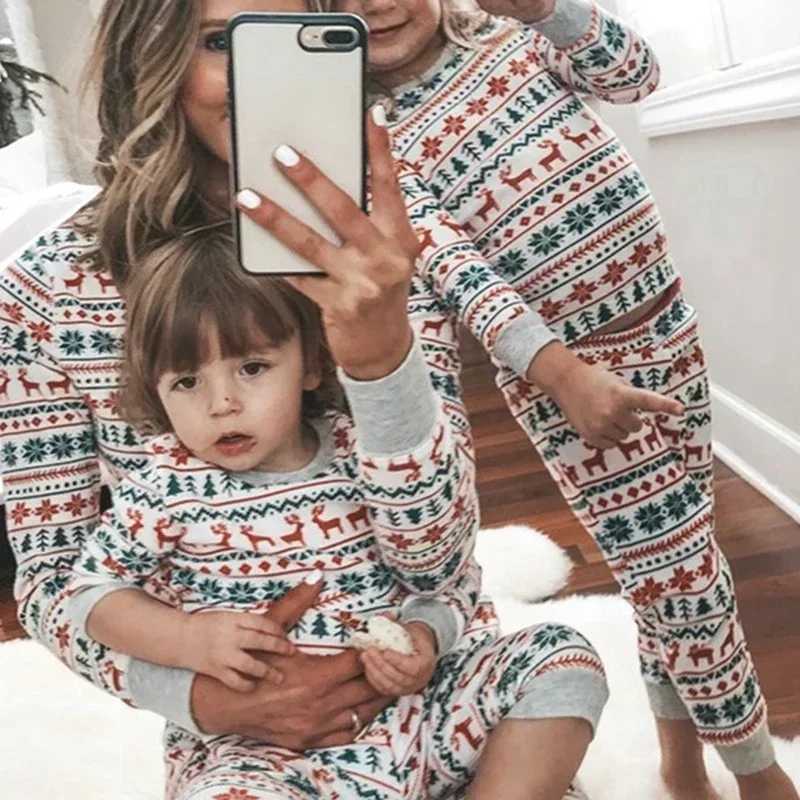 Christmas Gift for Family Mom Daughter Dad Son Matching Pajama Set Full Set Printed 2-piece Set Family Clothing Baby Pants Christmas Appearance W24101