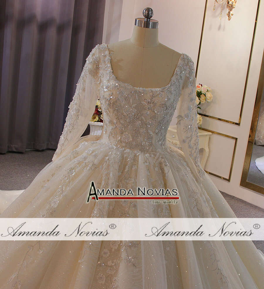 New Design Lace Appliques Ball Gown Wedding Dress With Long Sleeve