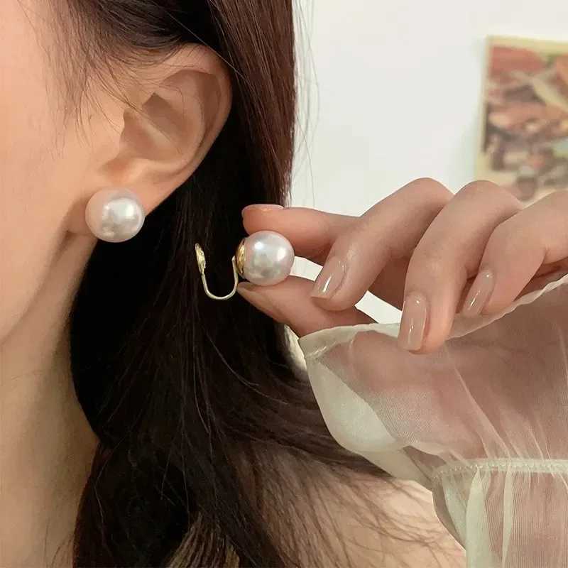 1 pair of pearl ear clip earrings fashionable earrings without ear holes simple ear sleeves fake perforations fashionable jewelry earrings W241017