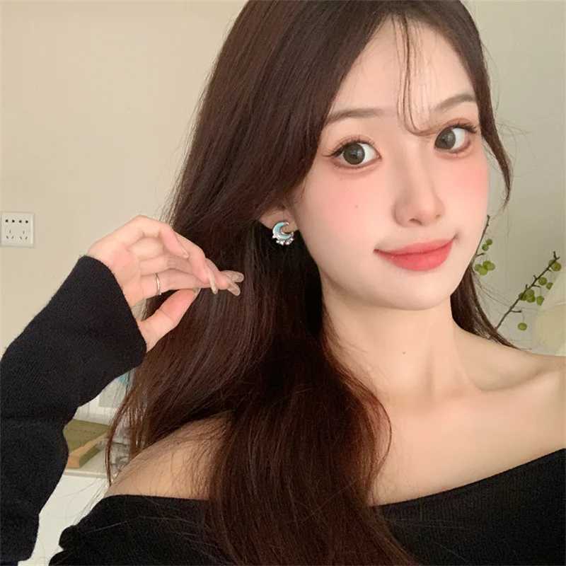 Niche Design Asymmetric Xingxing Pearl Earclip Earrings 2023 Blue Moon Star Clip Earrings Non Perforated Women W241017