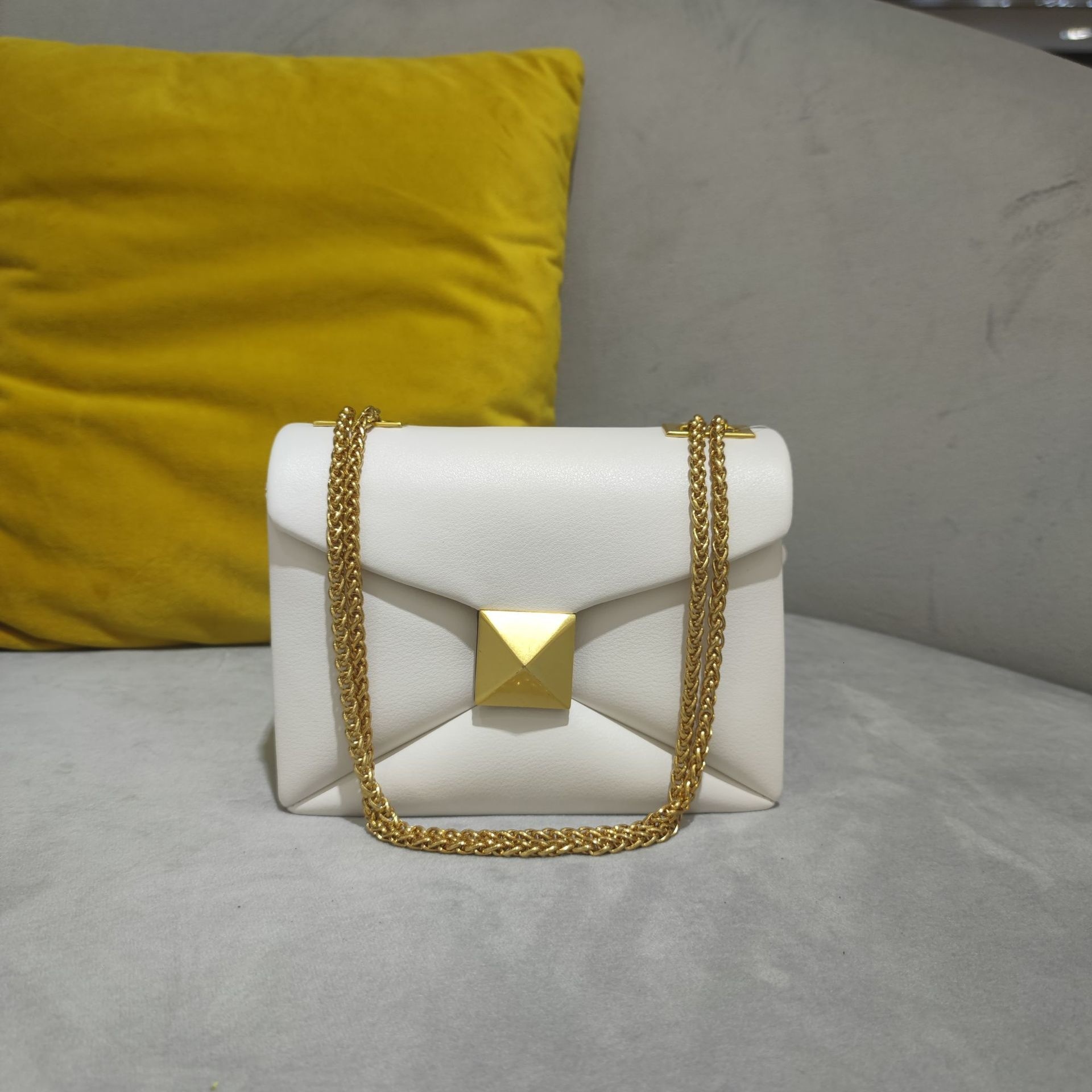 Cowhide Designer Leather Handbag Golden Big Rivet Chain Shoulder Small Purse Fashion Green Tote Bag Crossbody Women