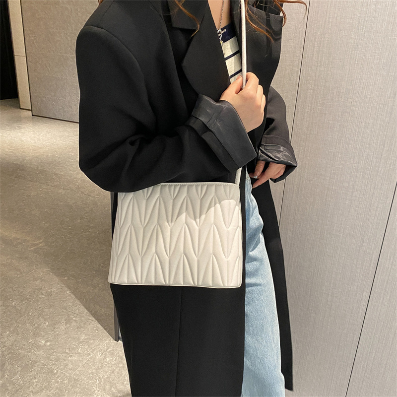 new autumn minimalist stylish women's fashionable diagonal cross single shoulder tote bag, casual niche, small and fresh