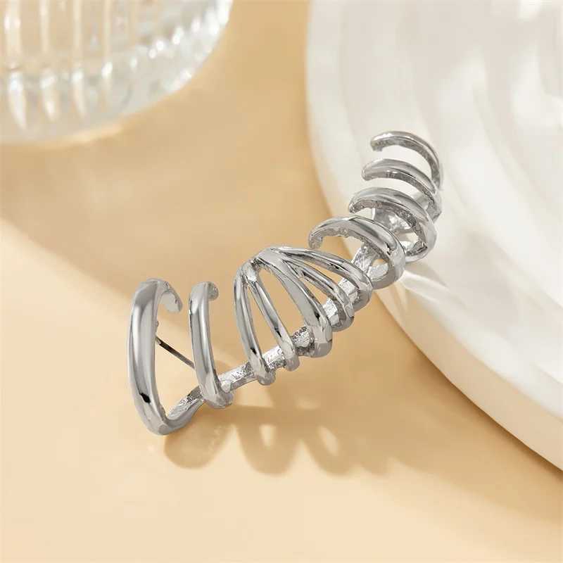 Gold and silver breastbone clip earrings suitable for womens creativity simple C-ear sleeves non perforated ear clips fashionable jewelry W241017