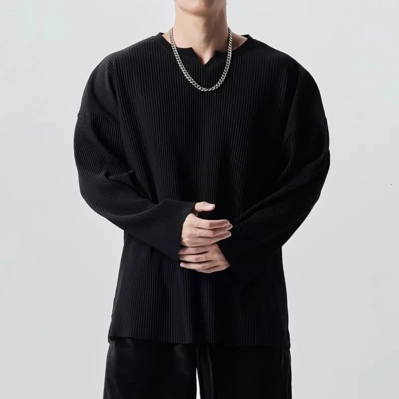 2024 Spring White V-Neck Pleated Stripe T-Shirt Men Large Size Silky Soft Long Sleeved T-Shirt Summer Loose Bottomed Shirt 241017