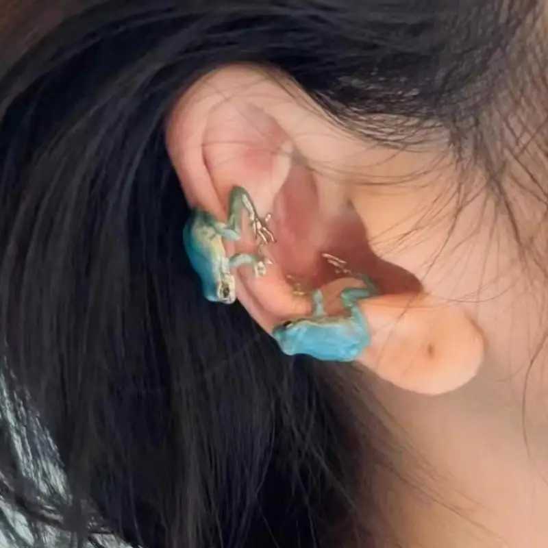Personalized fashionable interesting and creative frog ear clips for women cute animal earrings without perforations ear bone clip party W241017