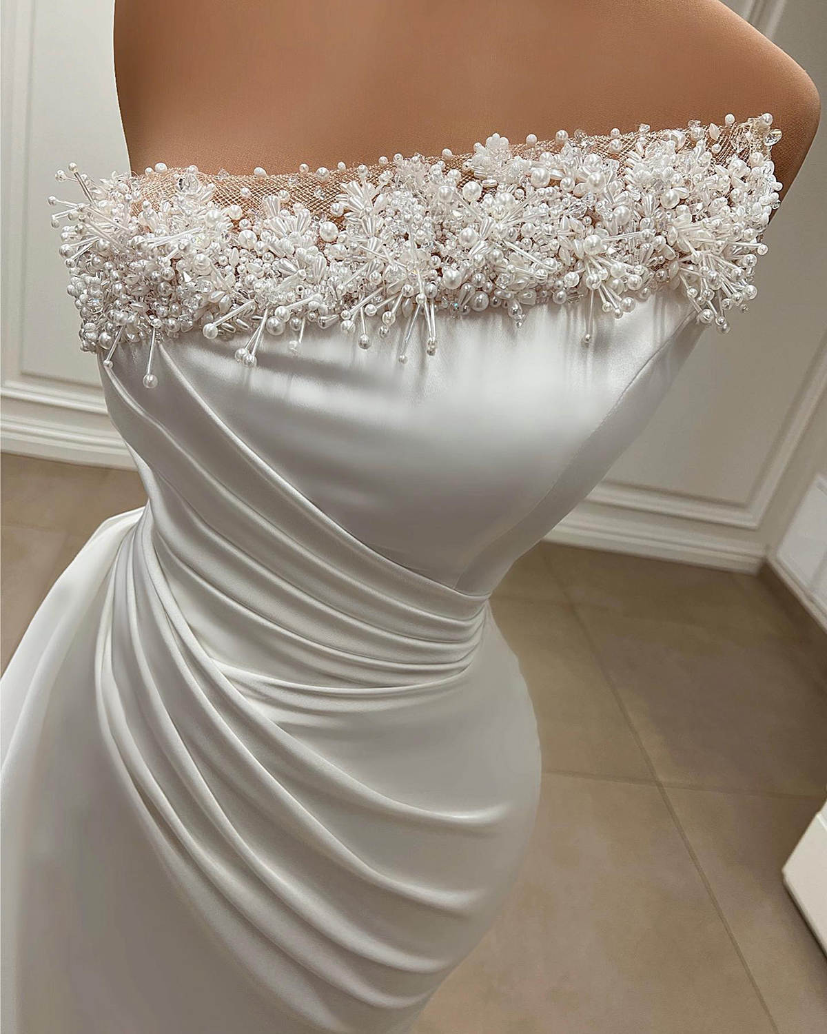 Modern Mermaid Wedding Dress Beaded Pearl Strapless Sleeveless Bride Gowns Tiered Sweep Train Bridal Dresses Custom Made