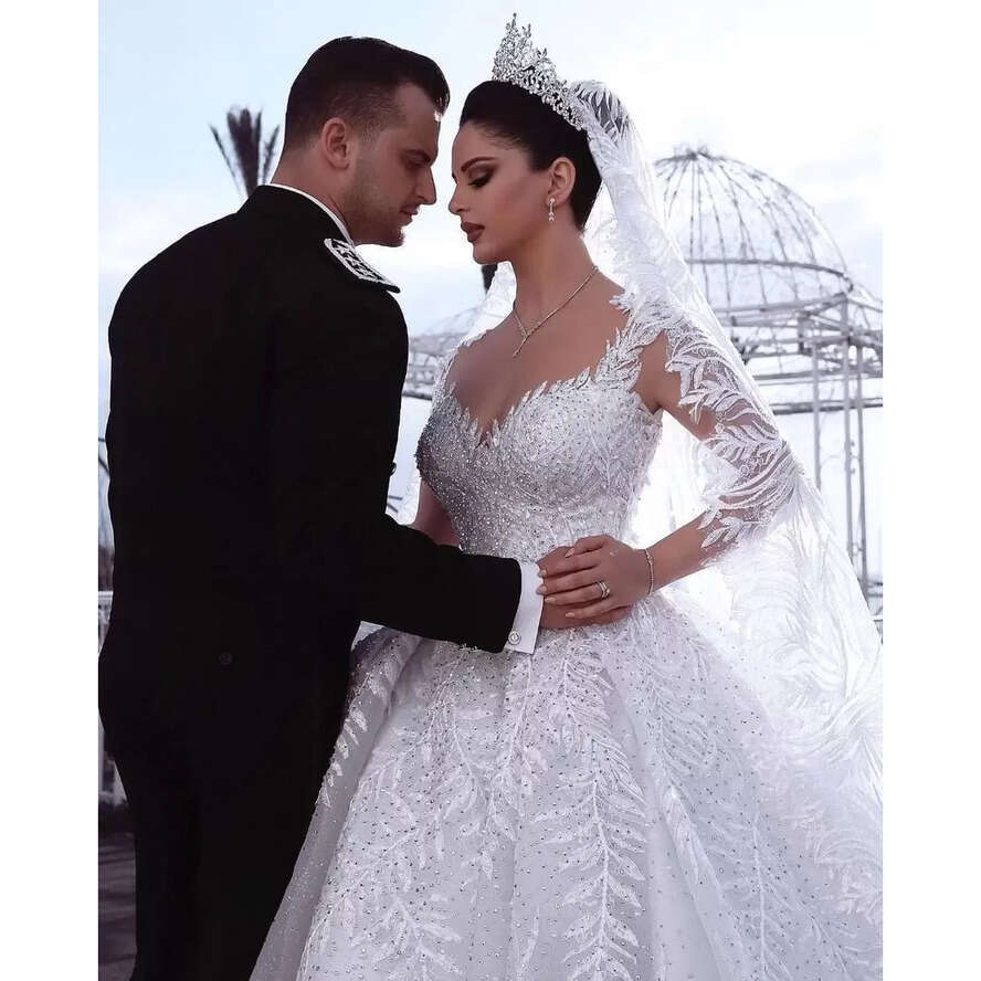 Designer Long Sleeves 2018 V Neck Heavily Embellished Lace Embroidered Romantic Princess Blush A E Beach Bridal Gowns
