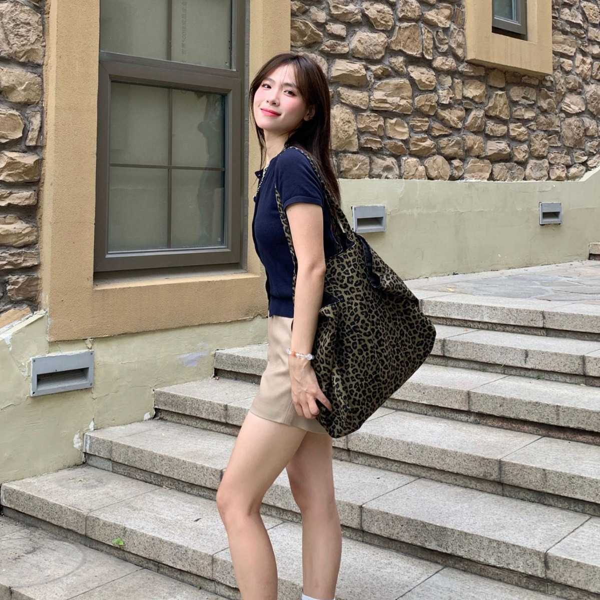 CMM ins relaxed large bag leopard print versatile canvas bag large capacity shopping bag shoulder bag women 241015