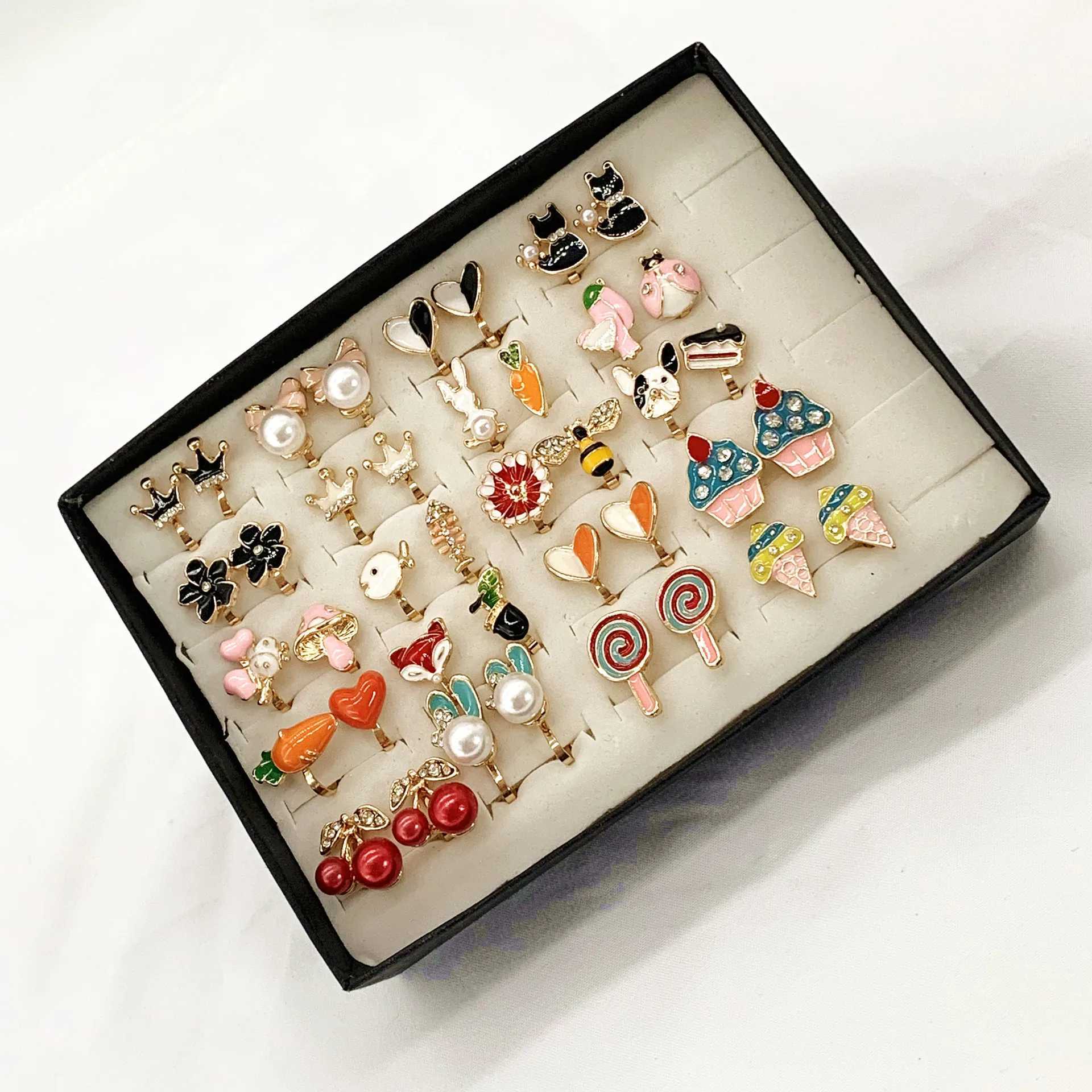 WENHQ Golden Cartoon Clip Girls Childrens Earrings Fashion Flower Fish Heart Crown Shape Non Perforated Cuff Earring Clip W241017