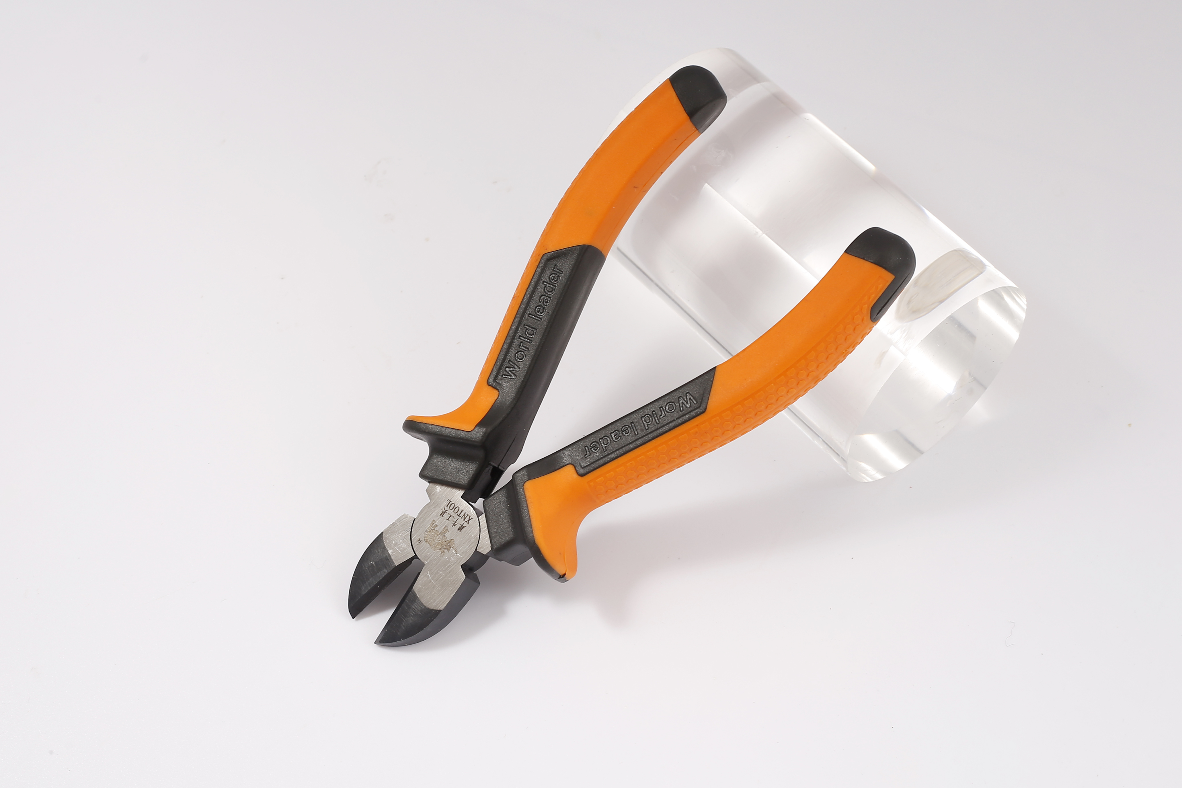 European pliers The surface of the orange black TPR handle is polished after blackening