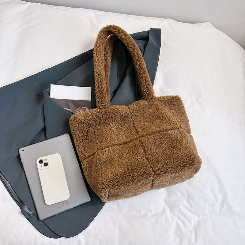 Plush Tote Bag Lamb Fleece Single Shoulder Handheld Large Capacity Checkered Hairy Bag Women 241015
