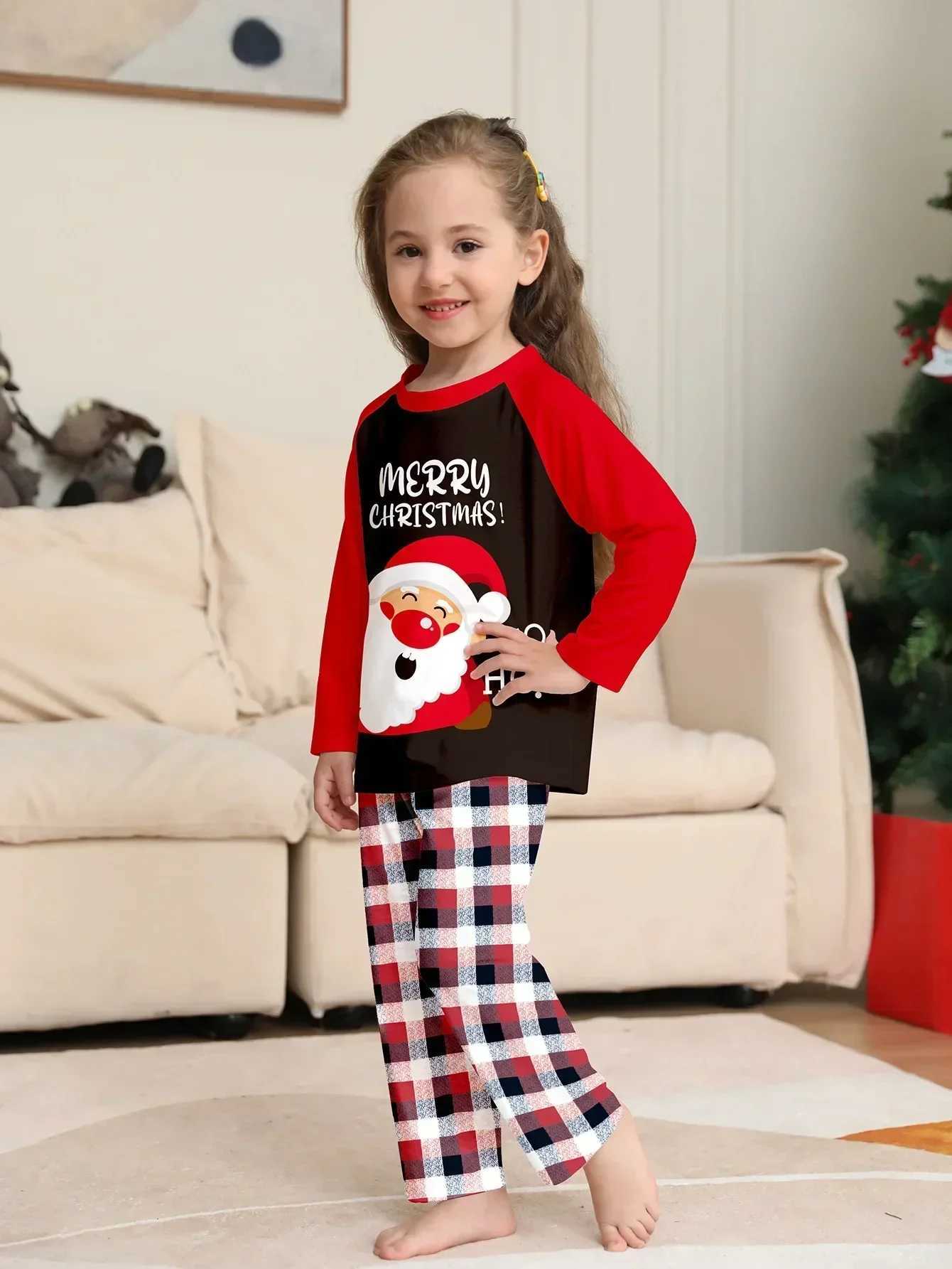 Merry Christmas Family Matching Set Santa Claus Printing Soft Pajama Set Mom Dad Children Clothing Set Holiday Clothing Christmas Appearance Pjs W2410