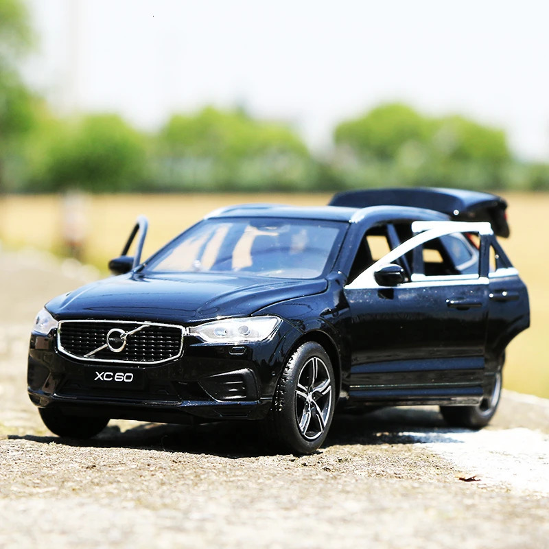 1 32 VOLVOs XC60 XC90 Alloy Car Model Diecast Toy Vehicles Metal Car Model Sound and Light Simulation Collection Kids Toy Gift 241016