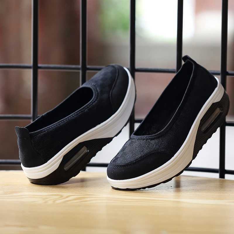 Womens Platform Sports Shoes 2021 New Womens Casual Office Shoes Wedge Swinging Shoes Thick Bottom Large 42 Nurse Work Shoes Y241017
