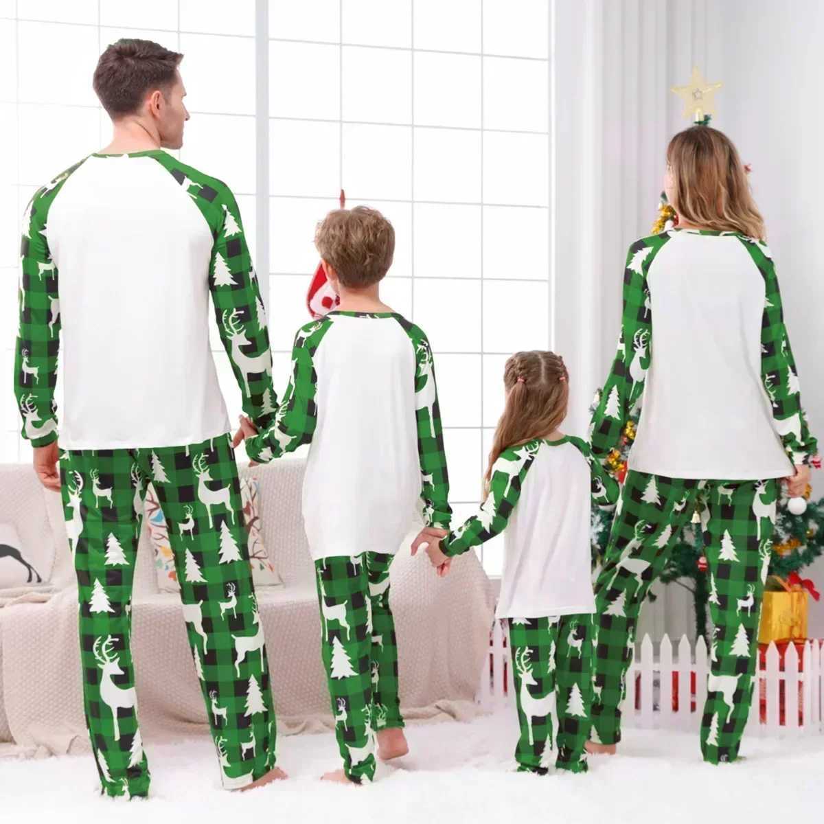 Christmas Family Pajama Set Christmas Tree Printing Mom Dad Child Matching Clothing Baby Boy Girl Clothing Dog Pants Pajama Christmas Appearance W2410