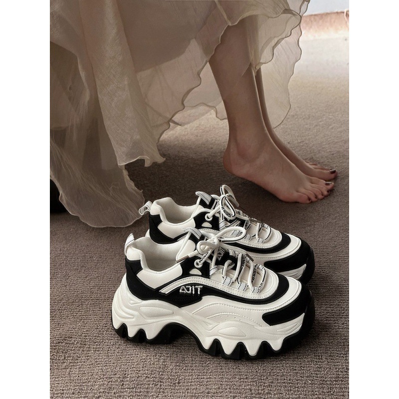 2024 Autumn Women's Thick Soled Height Increasing Versatile Retro Casual Sports Shoes