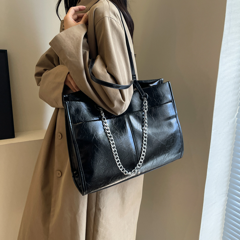 LEFTSIDE Sier Big Leather Tote Bags For Women 2023 Y2k Fashion Solid Color Shoulder Bag Female Chain Handbags