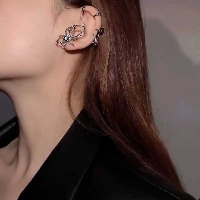 Hip hop punk spider earrings fashionable womens irregular claw earrings unperforated ear cuffs party jewelry Valentines Day gifts W241017