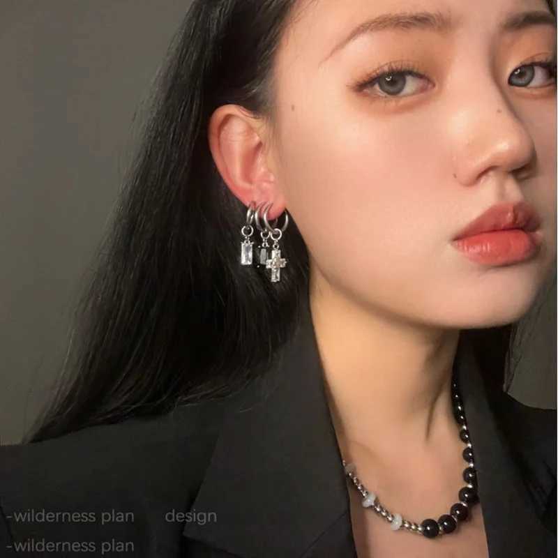 Hip Hop Punk Rhinestone Cross Titanium Steel Fashion Ear Clip Personalized Chain Earring Clip Womens Girls Jewelry Ins W241017
