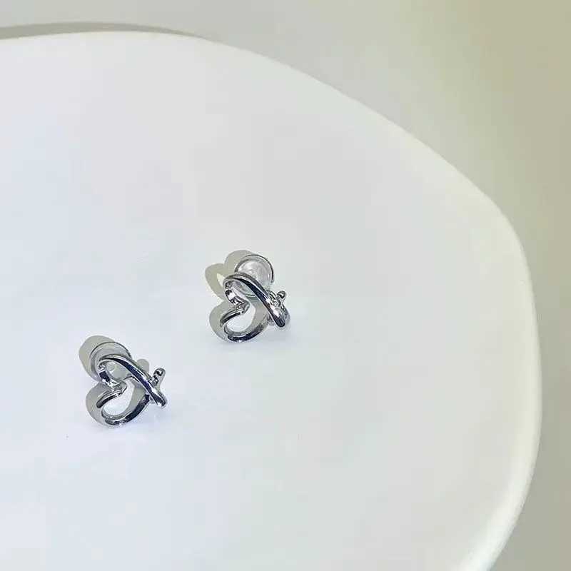 Korean fashion irregular heart-shaped ear clip womens silicone earrings without perforations fashion girls banquet jewelry gift wholesale W241017