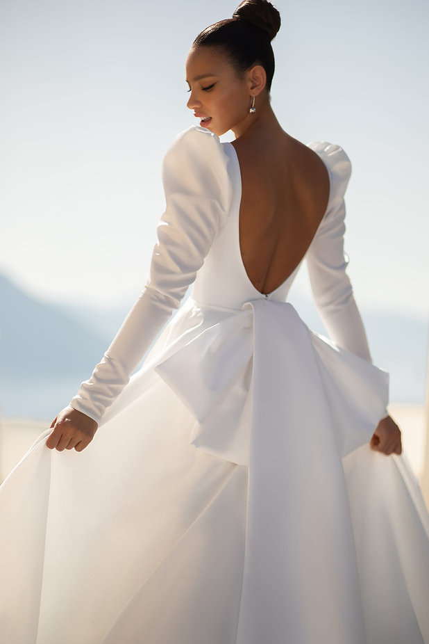 Modern Satin Wedding Dress Vestido De Noiva Boat Neck Long Sleeves Simple Backless Sweep Train Bride Bridal Gown with Big Bow