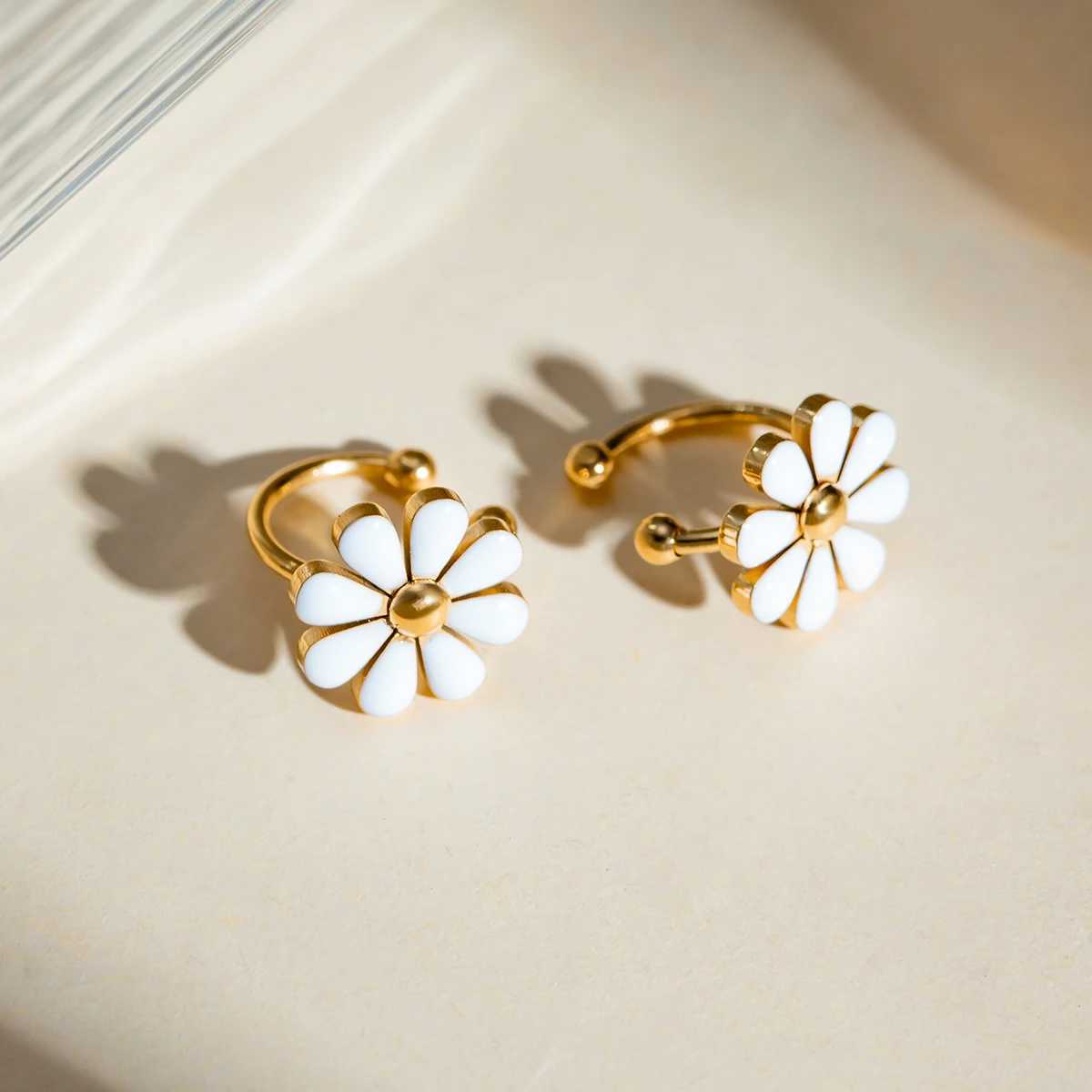Summer stainless steel lamp luxury 18K PVD white oil drop eight petal daisy ear clip womens statement jewelry W241017