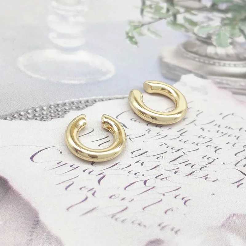 Unique false perforated metal ear clip asymmetric circular cartoon ear clip suitable for womens fashionable jewelry Christmas gifts W241017