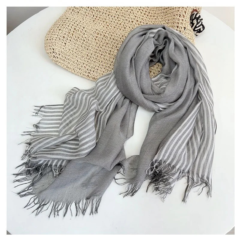 Maintain warm and soft skin in autumn winter with a friendly molded striped scarf suitable for both men women 241009