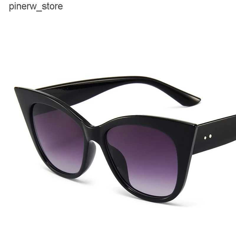 Sunglasses Vintage Cat Eye Sunglasses Women Fashion Retro Shades Small Triangle Glasses Personalized Street Travel Eyewear New Sun Glasses L240910