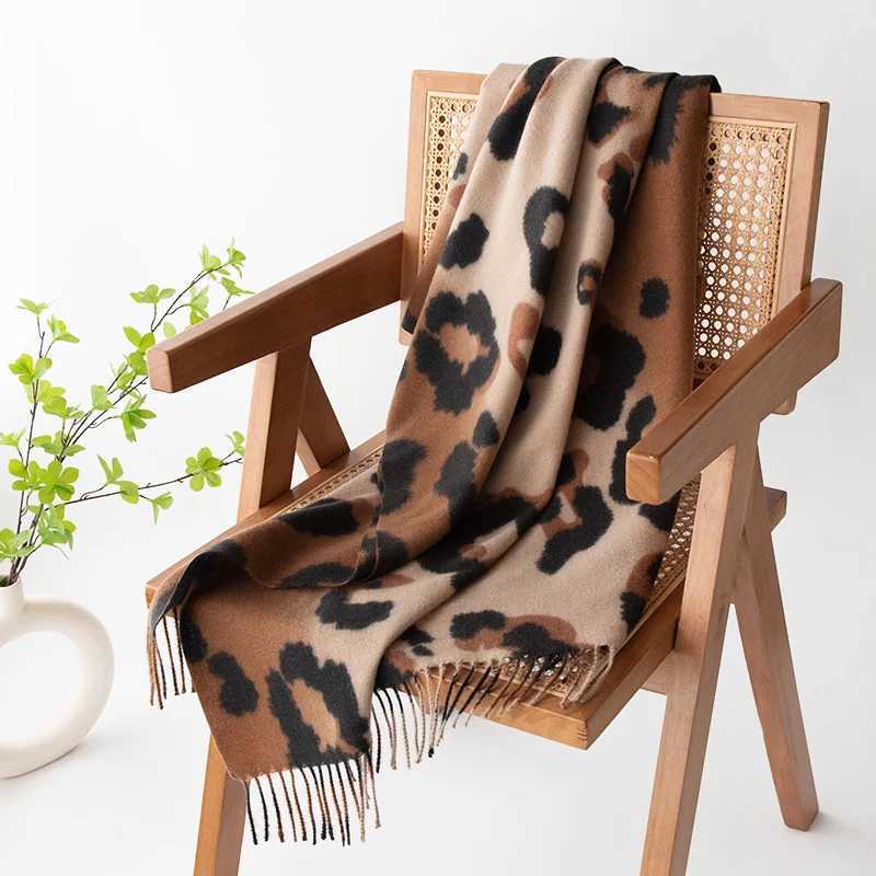 Fashionable brown leopard print Winter warm scarf outdoor headscarf tassel long shawl cashmere Pashmina headscarf X241017