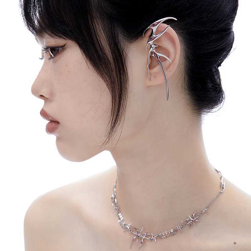 Gothic punk butterfly earring clip womens fashionable red rhinestone elf role-playing earrings party jewelry accessories gifts W241017