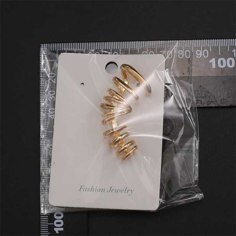 Gold and silver breastbone clip earrings suitable for womens creativity simple C-ear sleeves non perforated ear clips fashionable jewelry W241017