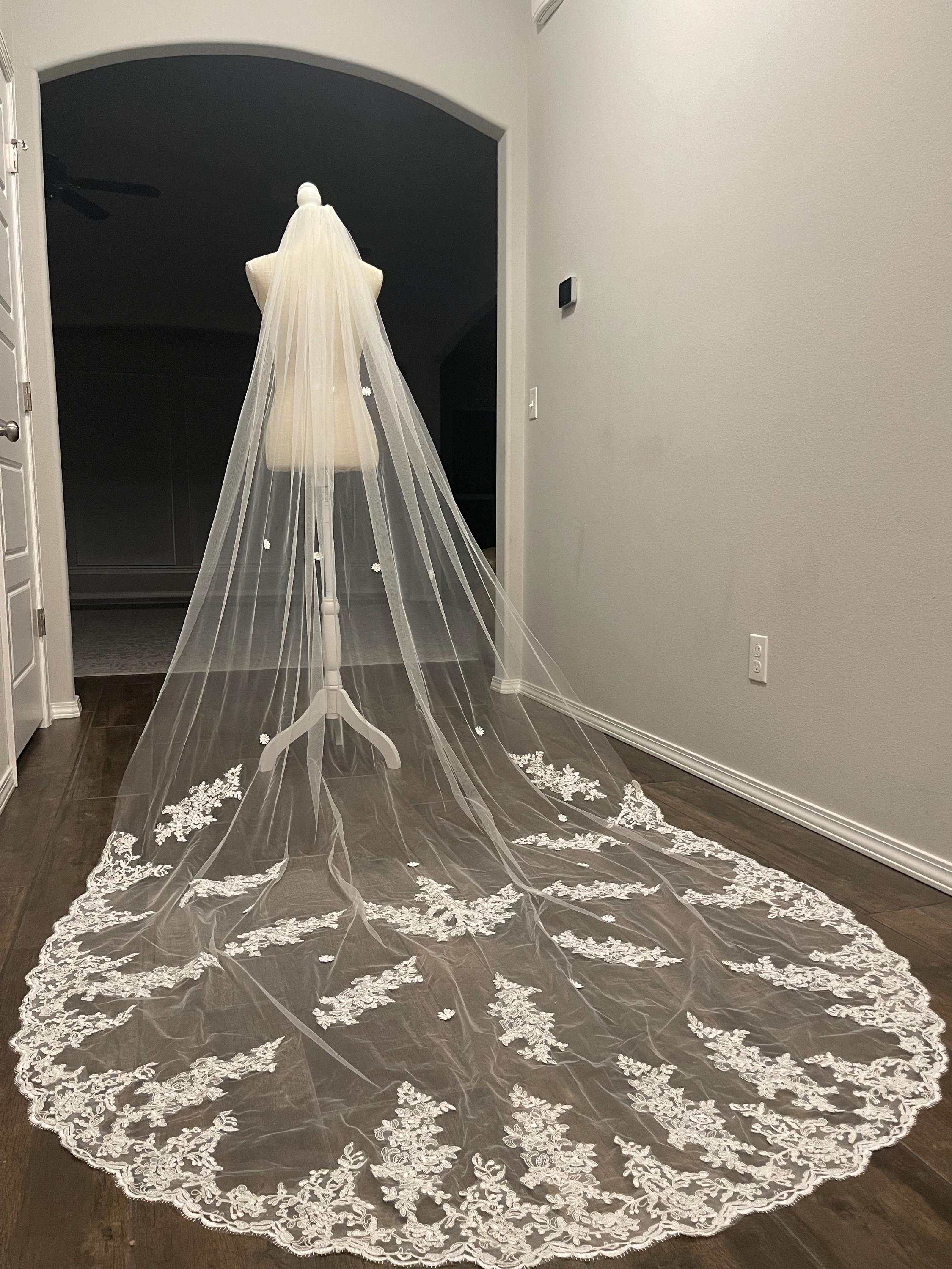 Vintage Wedding Veil Appliques Sequins One Layer Long Cathedral Length Veils Applique Edge Custom Made Bridal Accessories
