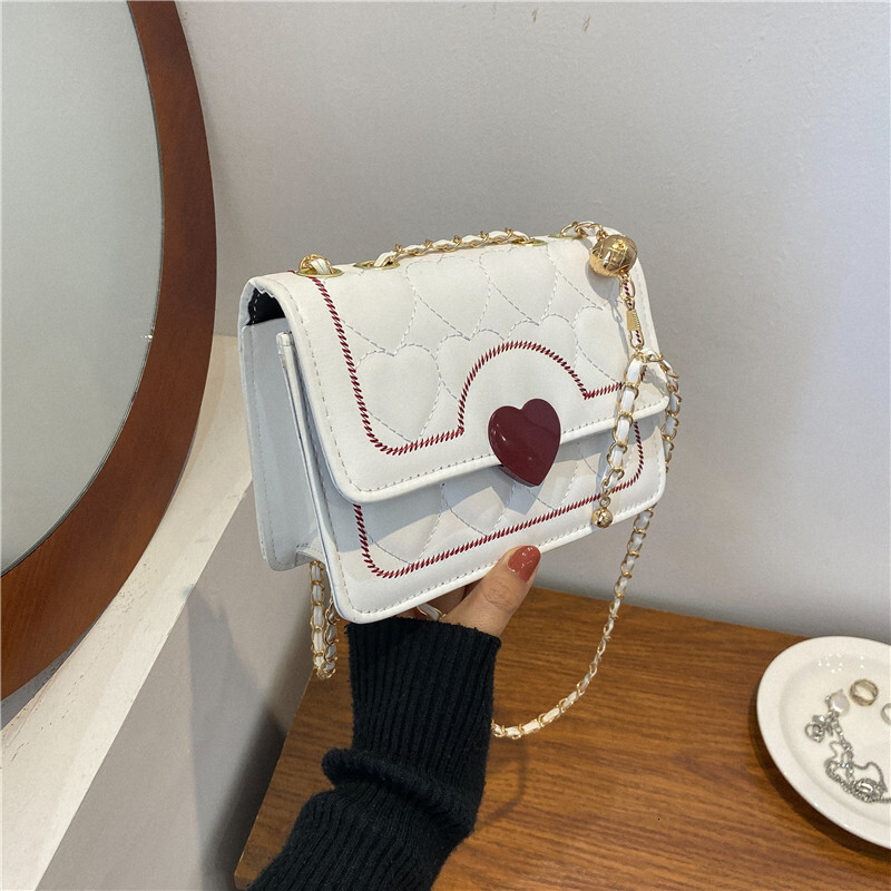 This year's popular for women in autumn, new trendy and simple chain crossbody bags, single shoulder commuting small square bags