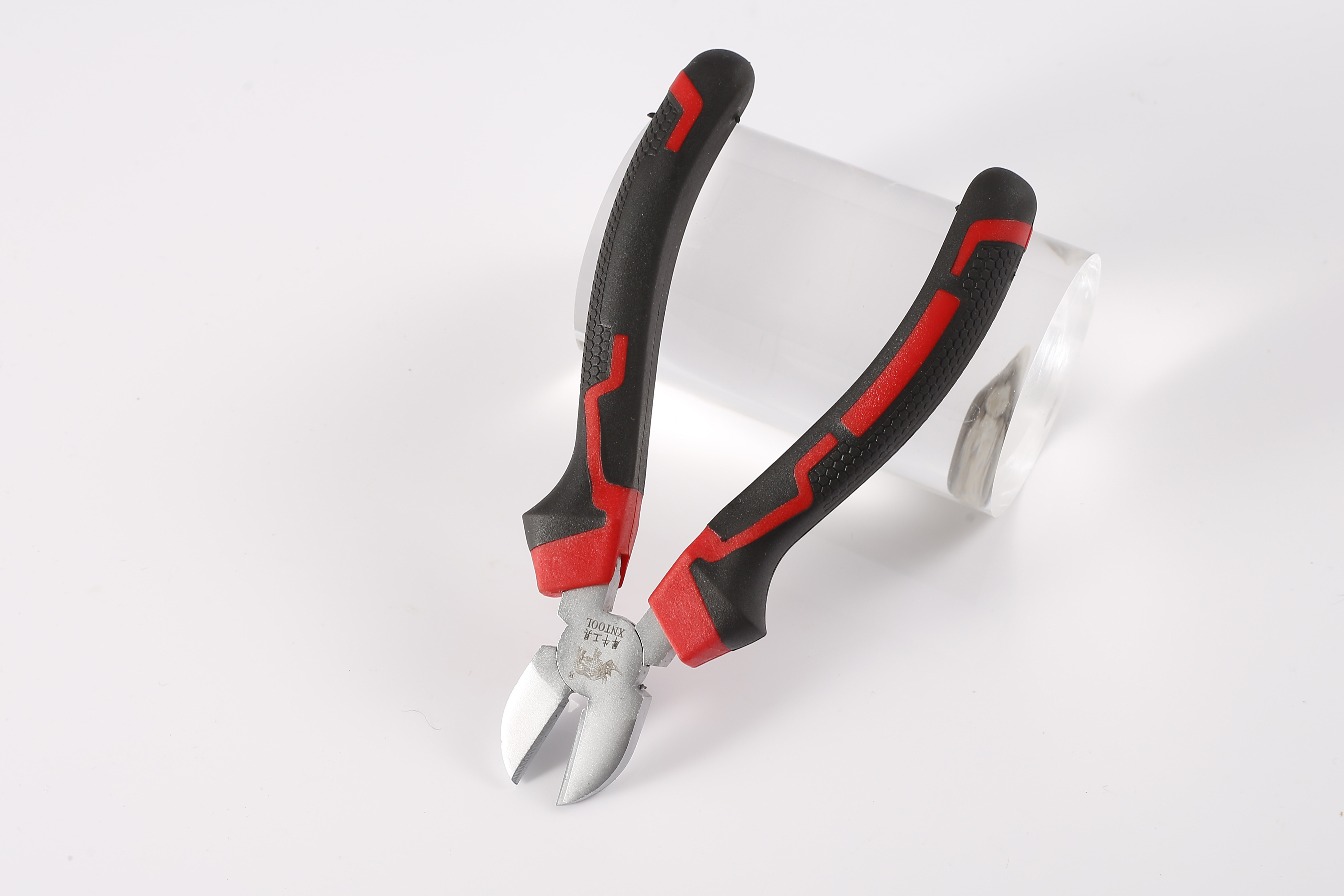 European pliers Pearl nickel treatment on the surface of the red and black diamond handle