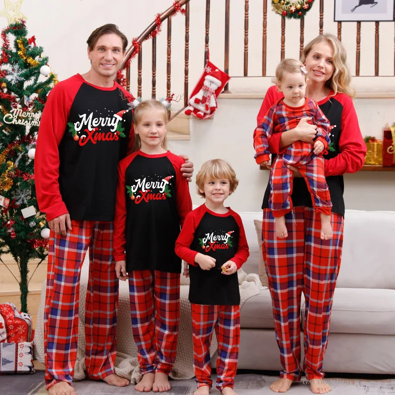 2025 Xmas Family Matching Pajamas Merry Christmas Print Adult Child Sleepwear Baby Jumpsuit Winter Look Clothes 241017