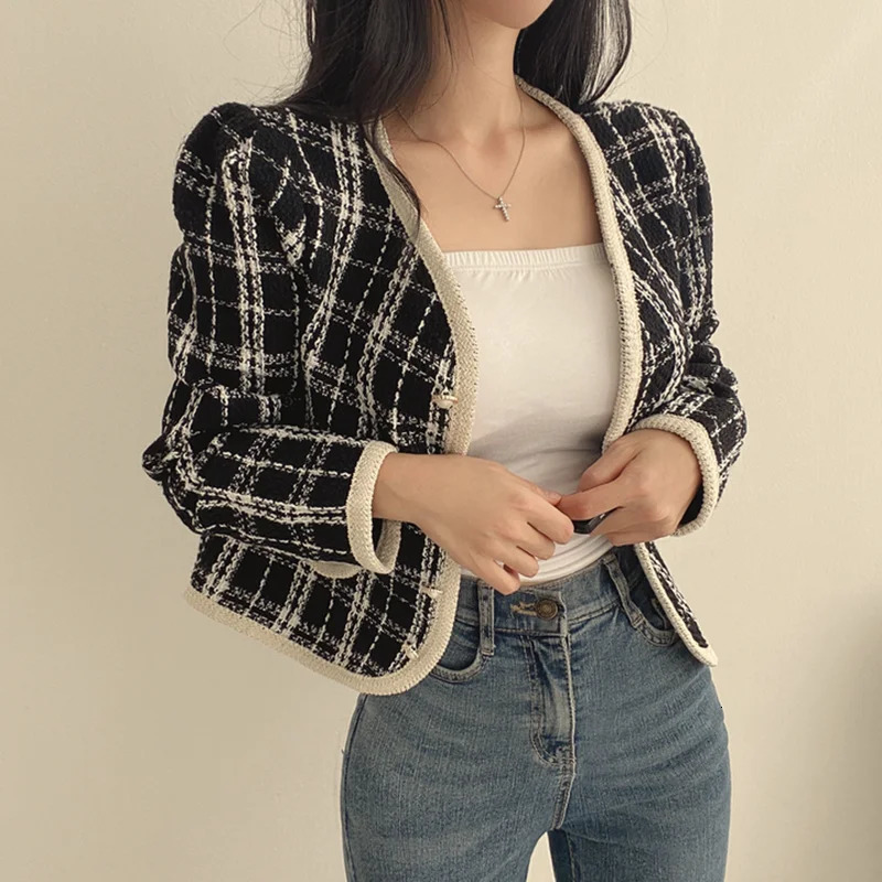 Rimocy Plaid Tweed Cropped Jacket for Women 2024 Autumn Elegant Pearls Button Short Coat Female Chic Long Sleeve Outerwear Mujer 241017
