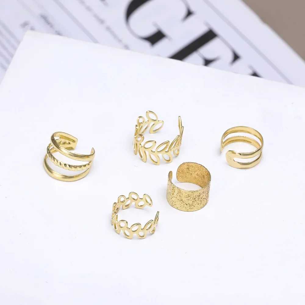 Fashionable retro gold leaf earrings with perforated cuffs fake clip earrings womens creative trend jewelry W241017