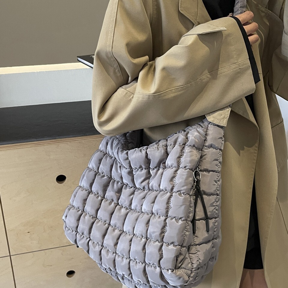 new version cloud pleated for women, cute and fashionable, large capacity bubble casual single shoulder crossbody bag